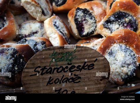 Infografik: Typische tschechische Dessertfamilien (Kuchen, Gebäck, Cremes, Obstkompositionen)