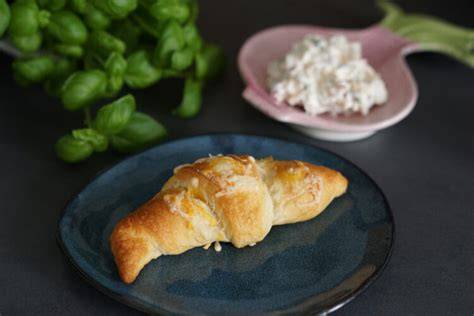 Infografik: Vergleich glutenfreier und laktosefreier Croissants mit klassischen Croissants