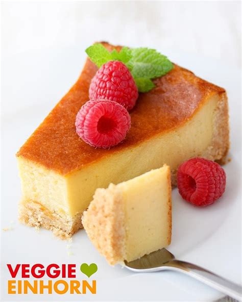 Infografik: Verschiedene Varianten veganer Käsekuchen - Zutaten und Tipps im Überblick