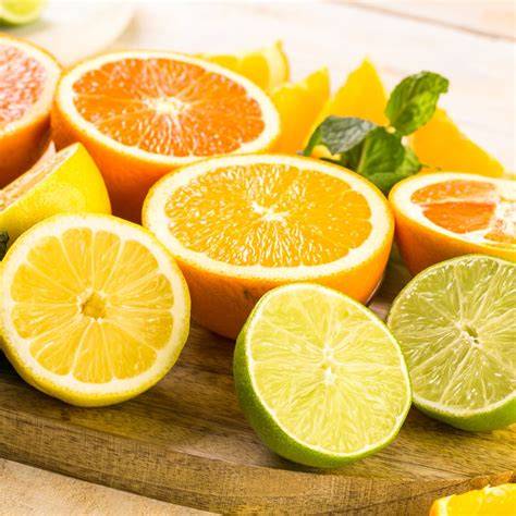 Infografik: Zuckergehalt und Kalorien typischer Orangen-, Zitronen- und Limettenlimonaden