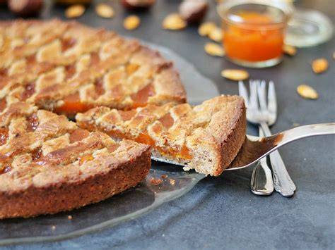 Infografik: Zusammensetzung Linzer Torte (Teig - Gelee - Teiggitter)