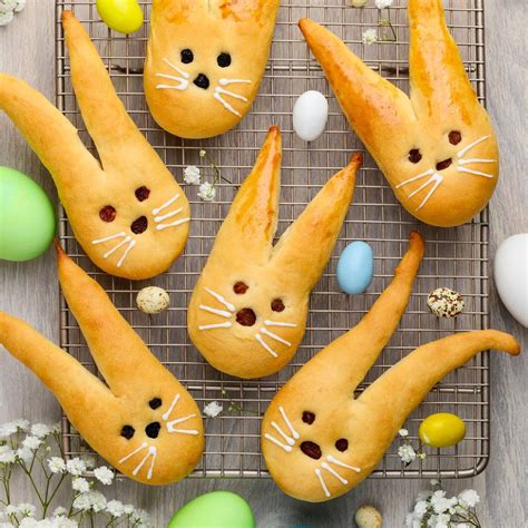 Infografik: Zutaten für Hefeteig und Puddingfüllung für Osterhasen