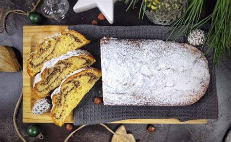Infografik: Zutaten für Quarkstollen mit Nüssen und Marzipan