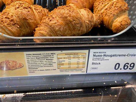 Infografik Nährwerte Nuss-Nougat Croissant (Kalorien, Fett, Kohlenhydrate, Protein)