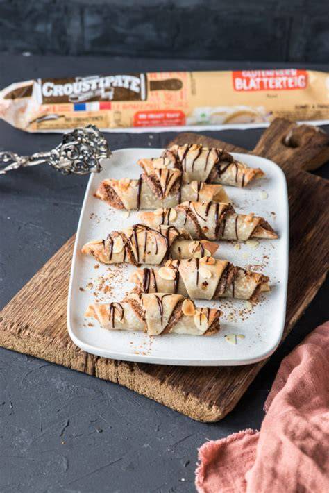 Infografik zur Schritt-für-Schritt-Zubereitung von Lebkuchen Croissants