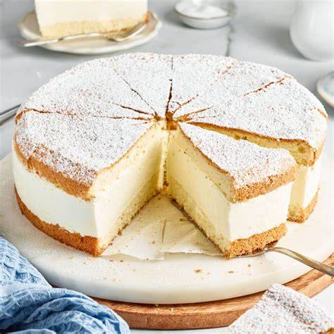 Infografik-Übersicht: Käse-Sahne-Torte mit Biskuitboden