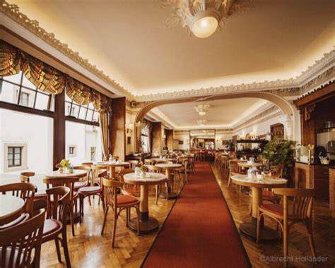 Innenansicht Café Hanser Singen im Wiener Stil