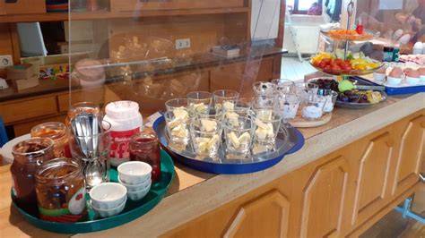 Innenansicht Café Zimt und Zucker Nieder-Olm mit Frühstücksbuffet