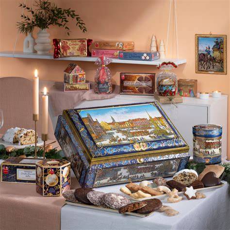 Innenansicht Werksverkauf Lebkuchen-Schmidt mit Regalen, Bruchware und Geschenktruhen