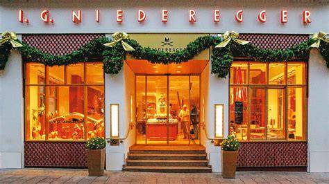 Innenansichten Café Niederegger und Exponate im Marzipan-Museum