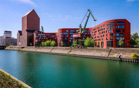 Innenhafen Duisburg Kaffee und Waffeln