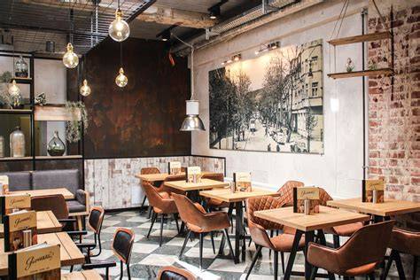 Innenraum des Cafés mit liebevoller Einrichtung