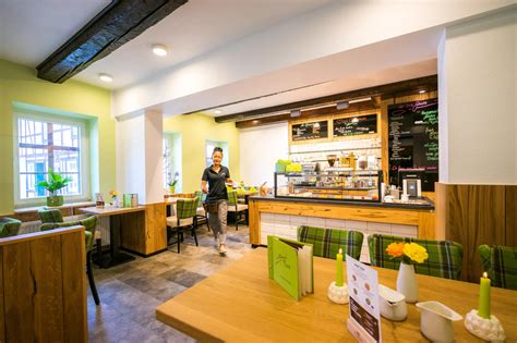 Innenraum und Kuchentheke Café Silberbach