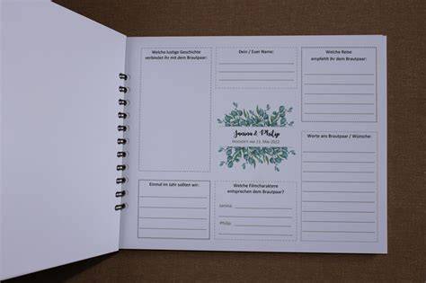 Innenseiten eines Babyalbums mit Spiralbindung
