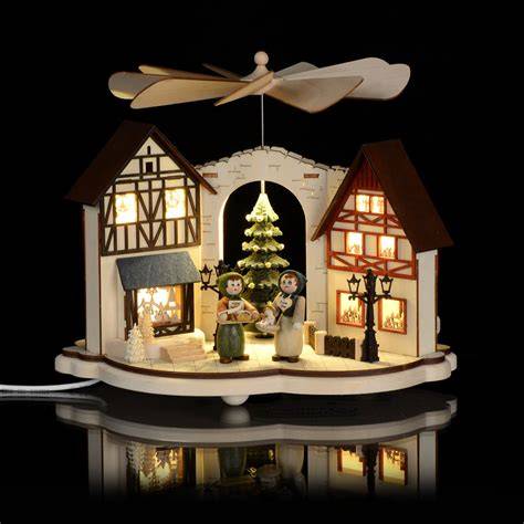 Inspiration: Schokohaus mit Figuren und Beleuchtung (ohne echte Kerzen)
