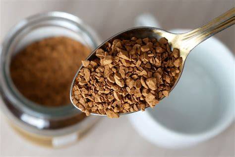 Instant-Kaffeepulver als Geheimzutat für intensiven Bolognese-Geschmack