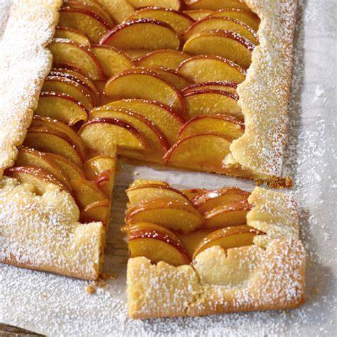 Internationale Kuchenauswahl: Französische Tarte, italienischer Kastenkuchen, deutsche Klassiker
