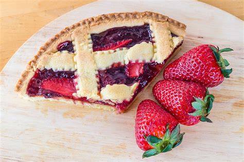 Italienische Erdbeertarte (Crostata) mit frischen Erdbeeren