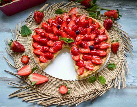 Italienische Erdbeertarte mit glänzender Glasur