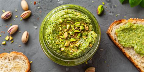 Italienische Pistazien-Pesto mit frischen Pistazien