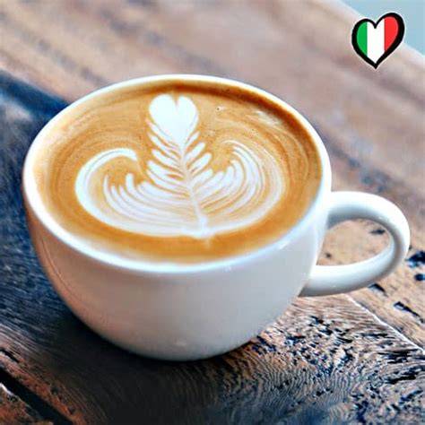 Italienischer Cappuccino mit schöner Tasse