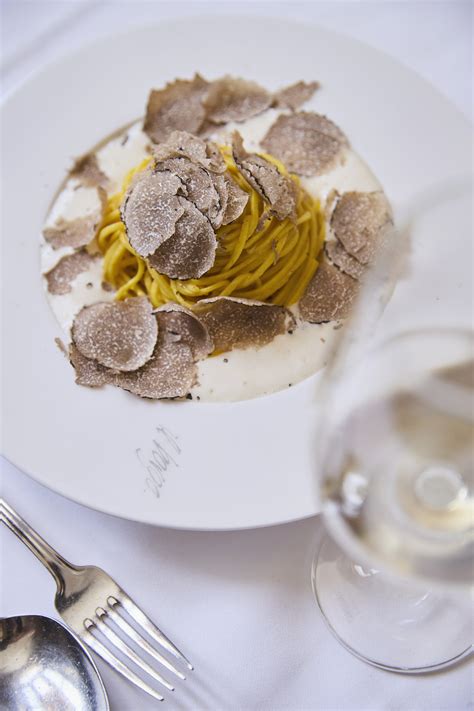 Italienisches Pasta-Gericht mit Trüffeln in einem feinen Restaurant
