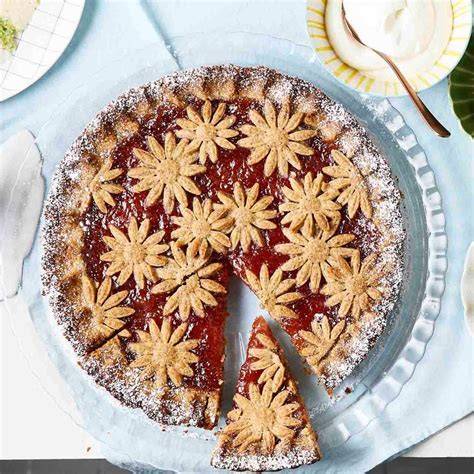 Jahreszeiten-Motiv: Linzer Torte im Frühling und im Advent