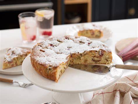 Jahreszeiten-Tafel: warmer Reiskuchen, winterliche Desserts, sommerlicher Obstkuchen