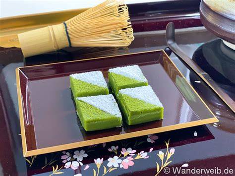 Japanisch inspiriertes Tatami-Muster auf der Matcha Schokolade