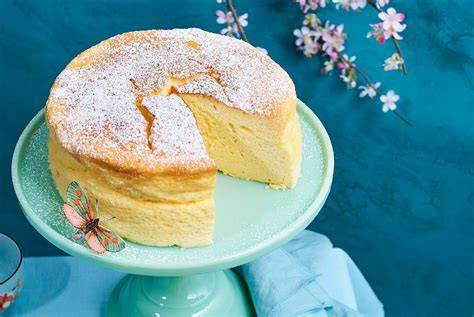 Japanischer Käsekuchen auf japanischem Geschirr