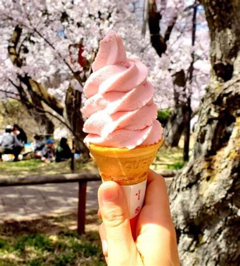 Japanisches Softeis in regionalen Geschmacksrichtungen