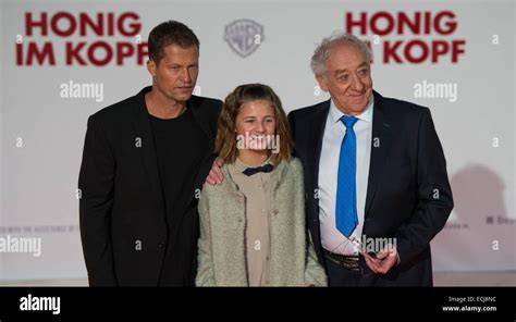 Jeanette Hain als Sarah mit Dieter Hallervorden und Emma Schweiger (Filmszene)