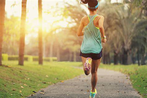 Joggerin im Park beim Sport