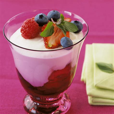 Joghurtdessert mit Beeren