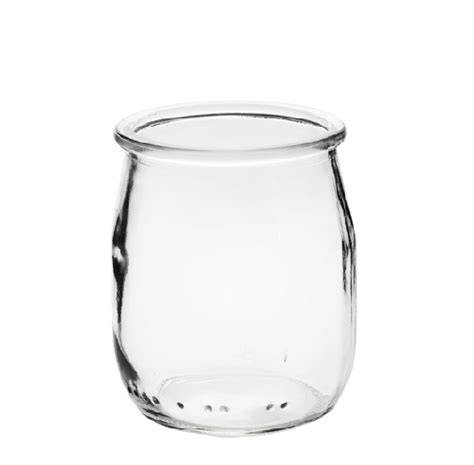 Joghurtglas mit Himbeerschichten