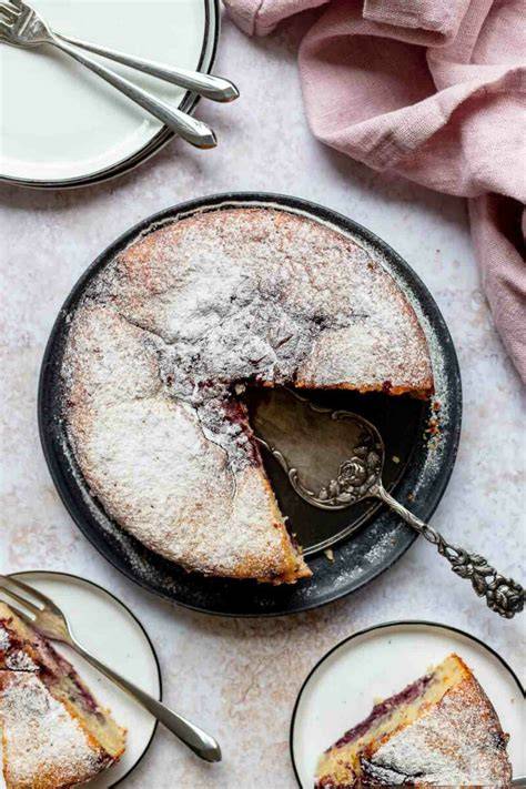Joghurtkuchen mit Marmelade auf Springform