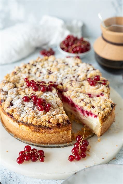 Johannisbeer-Käsekuchen mit Mürbeteigboden und Butterstreuseln