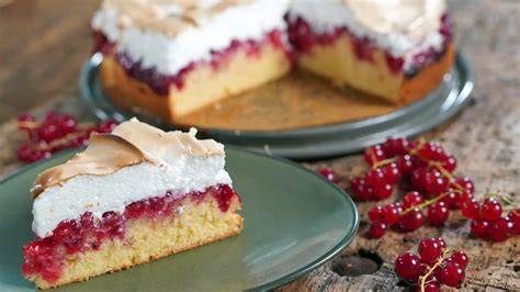 Johannisbeer-Tartelette mit Baiser-Haube