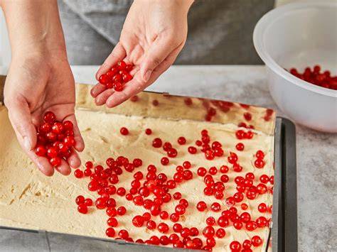 Johannisbeeren auf Teig