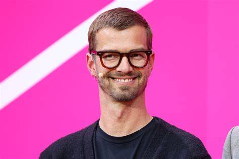 Joko Winterscheidt bei der Bekanntgabe seines Rückzugs aus der Geschäftsführung