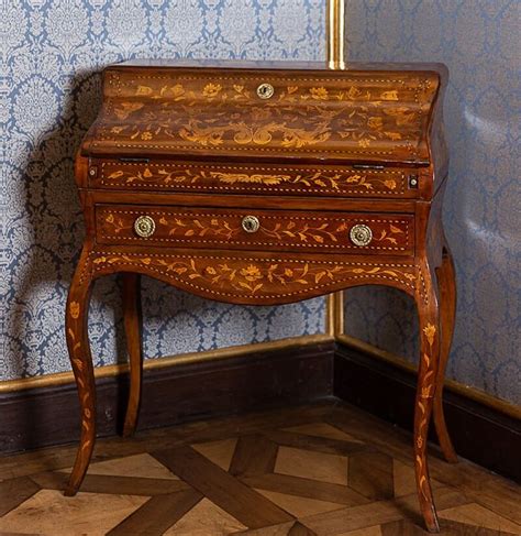 Jugendstilarchitektur und historisches Mobiliar im Zimt & Zucker Café