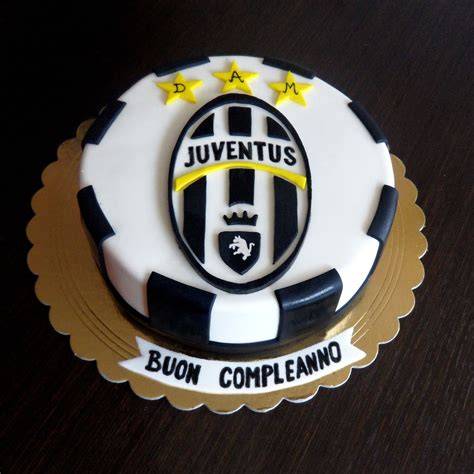 Juventus Torte mit rosa Fanshirt Design