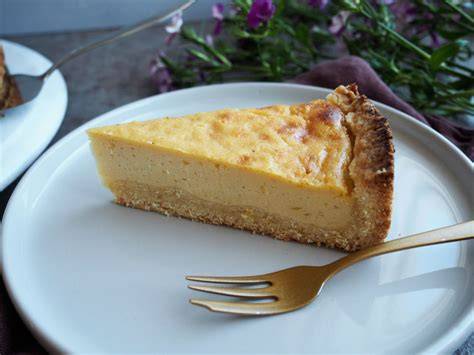 Käsekuchen Stück auf Kuchenteller