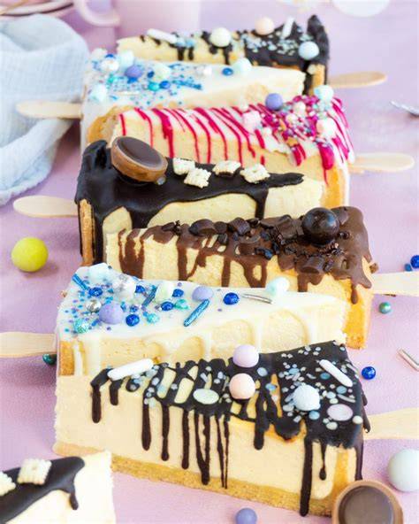 Käsekuchen als Mittelpunkt beim Kindergeburtstag