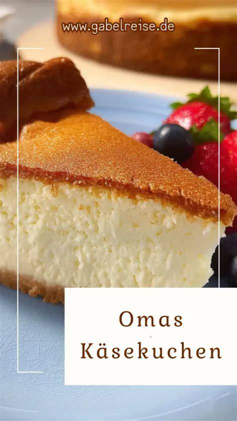 Käsekuchen gebacken in Springform mit goldbrauner Oberfläche