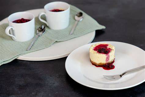 Käsekuchen in der Mikrowelle in Tassen, fluffig und cremig