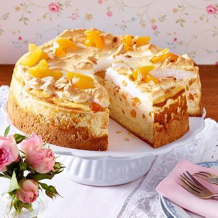 Käsekuchen mit Aprikosen und Baiser