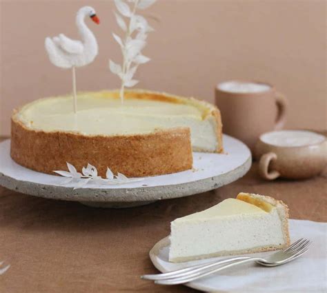 Käsekuchen mit Dinkelmehl auf Kaffeetafel