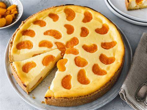 Käsekuchen mit Mürbeteig aufgeschnitten