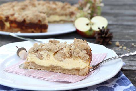 Käsekuchen mit Zimtstreusel aufgeschnitten